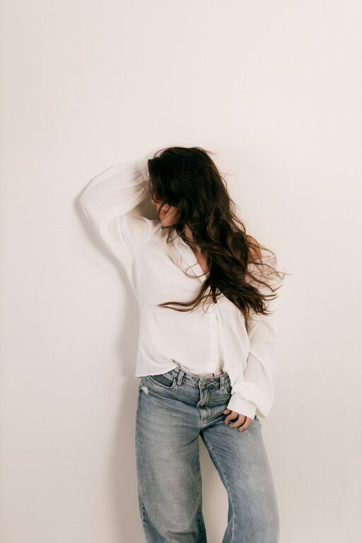 How to Build a Basic Capsule Wardrobe: A Step-by-Step Guide